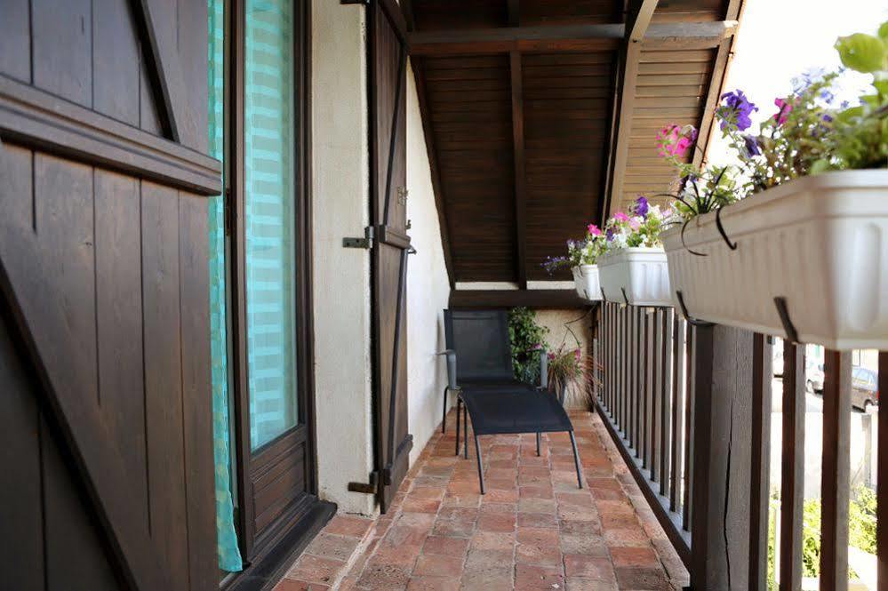 Du Cote De Chez Jos Hotel Bezons Exterior photo